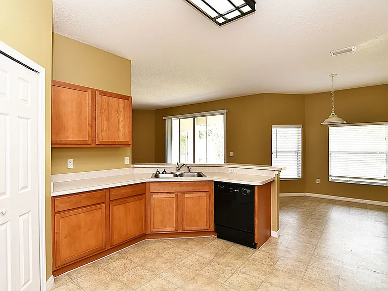 48 Pickering Dr — Photo 15