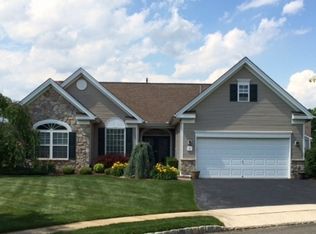 3 Ellington Dr, Columbus, NJ 08022