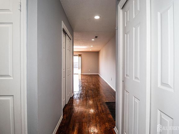 4th image of 312 Edison Glen Ter