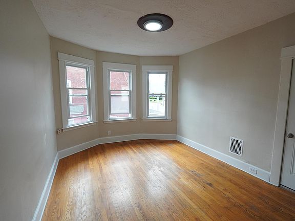 Spacious living room