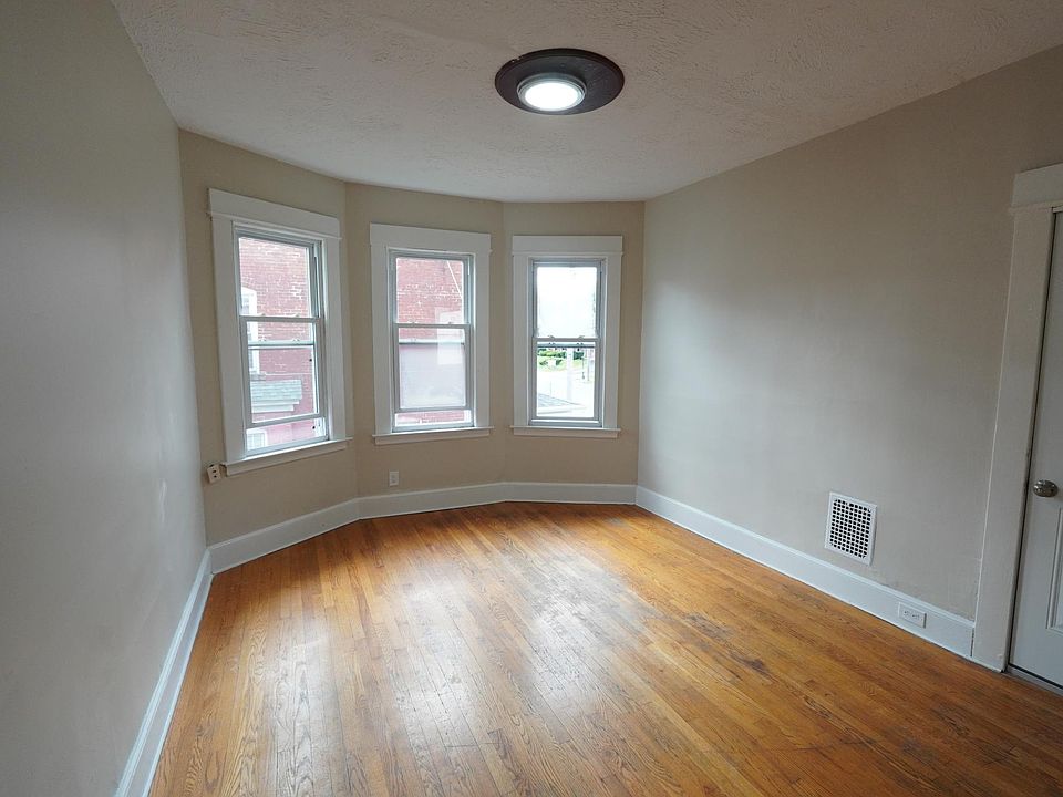 Spacious living room
