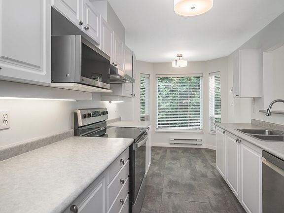 4th image of 2855 152nd St #203