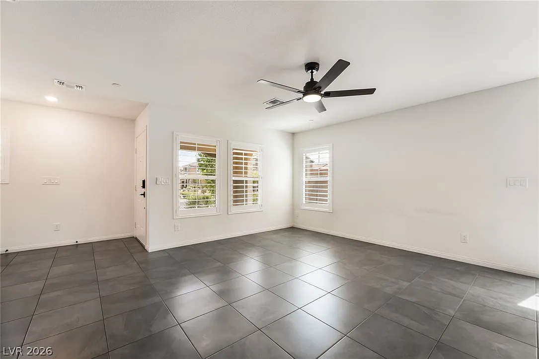 3 bed, 2.5 bath, 1674 sqft, $2,100 — Photo 4