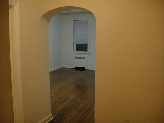 2nd image of 520 Westminster Ave