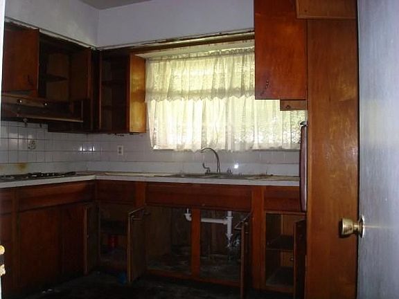 2nd image of 5423 Cornwall Dr