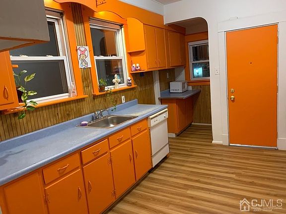 5th image of 104 Lincoln Ave