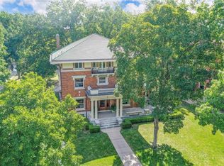 3 Janssen Pl, Kansas City, MO 64109