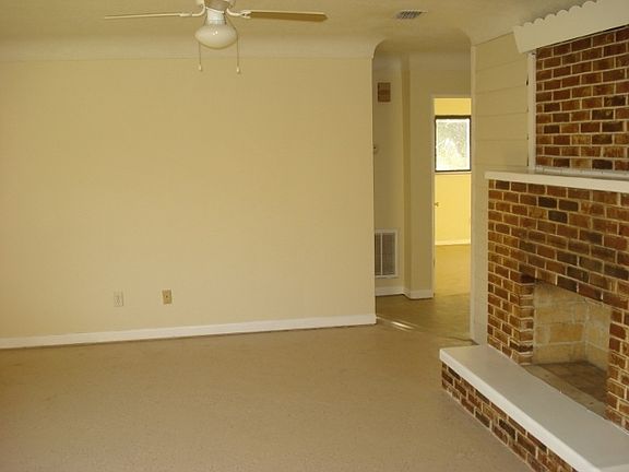 5th image of 6703 50th Ave N APT A