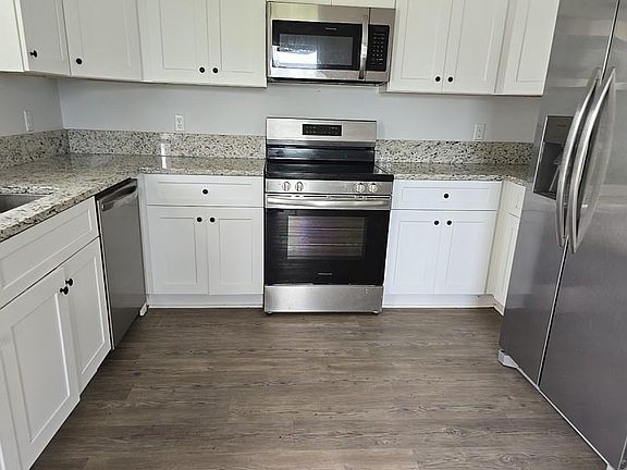 5th image of 180 Scarlet St