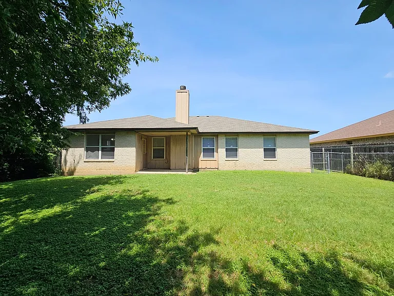 4604 Ledgestone Dr — Photo 17