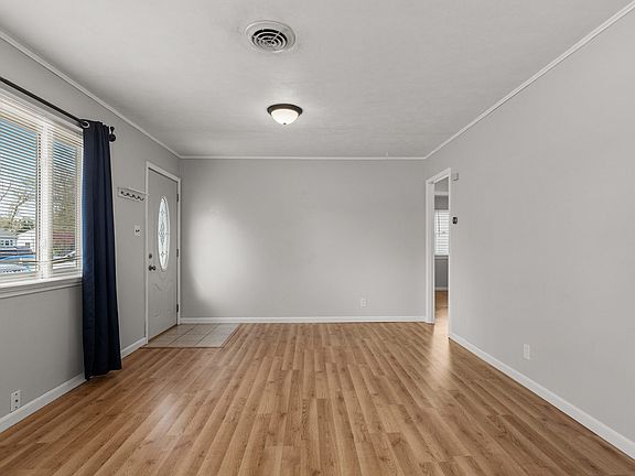 5th image of 1037 Bel Aire Dr