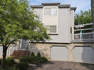 10 Winterberry Ct, East Brunswick, NJ 08816