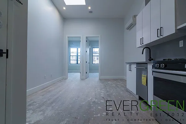 Rented by Evergreen Apartments BK | media 3