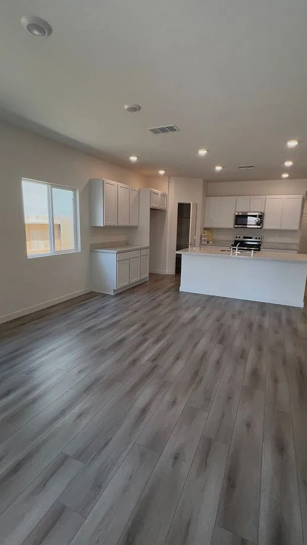 Beautiful 4 bed 2 bath located in West Roseville! — Photo 3