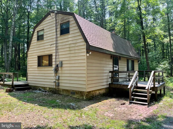 4139 White Pine Ln, East Stroudsburg, PA 18301