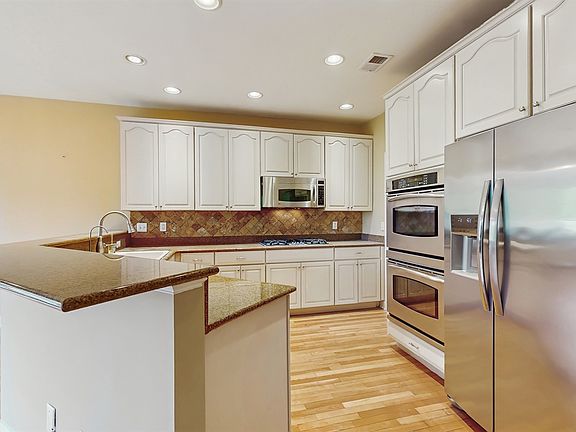 4th image of 104 Briar Ct