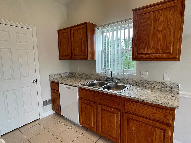 8221 N Annsbury Cir #10 — Photo 10