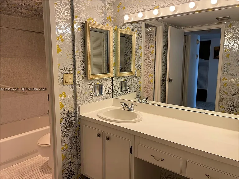 100 Bayview Dr #1012 — Photo 8
