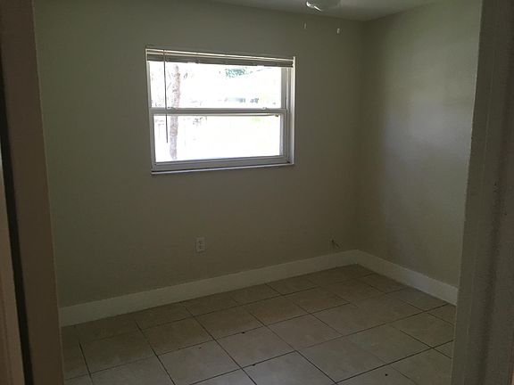 3rd image of 422 New York Ave