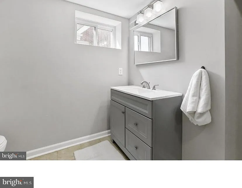 Studio, 2093 sqft, $1,350 — Photo 2