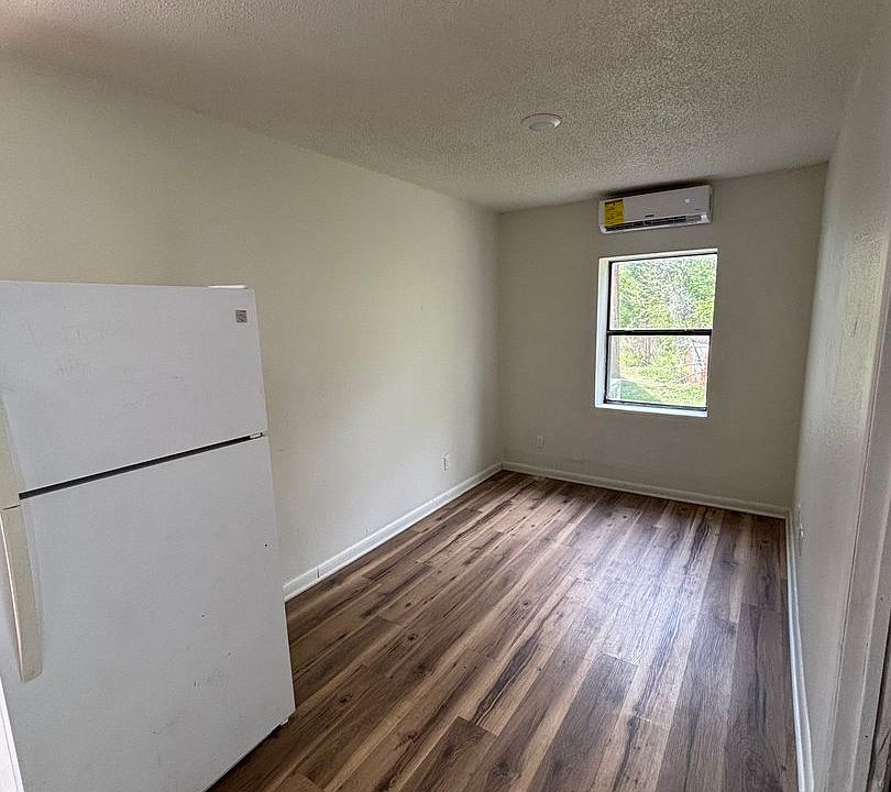 2nd image of 1815 Harding Blvd APT 15