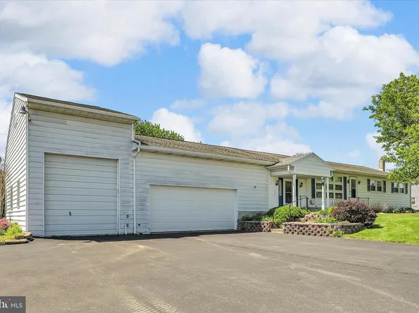 1390 Pottsville Pike, Shoemakersville, PA 19555