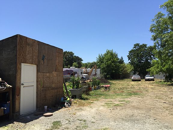 4th image of 125 Brown St