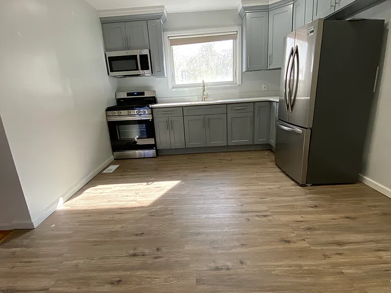 336 Scranton Ave #1 — Photo 6