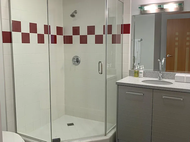 Suite #26 - Premium Split-Level Loft - 1167 sq ft.