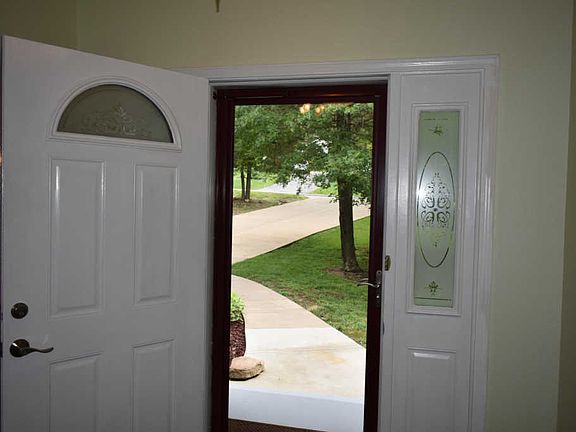 3rd image of 190 Country Hills Dr