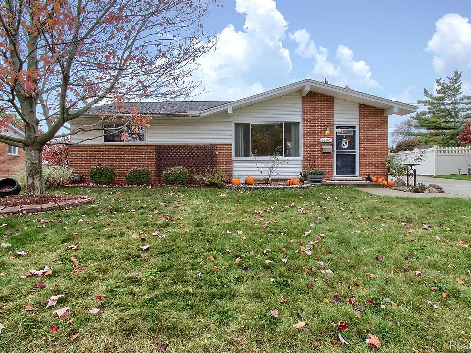 1st image of 36465 Dowling St
