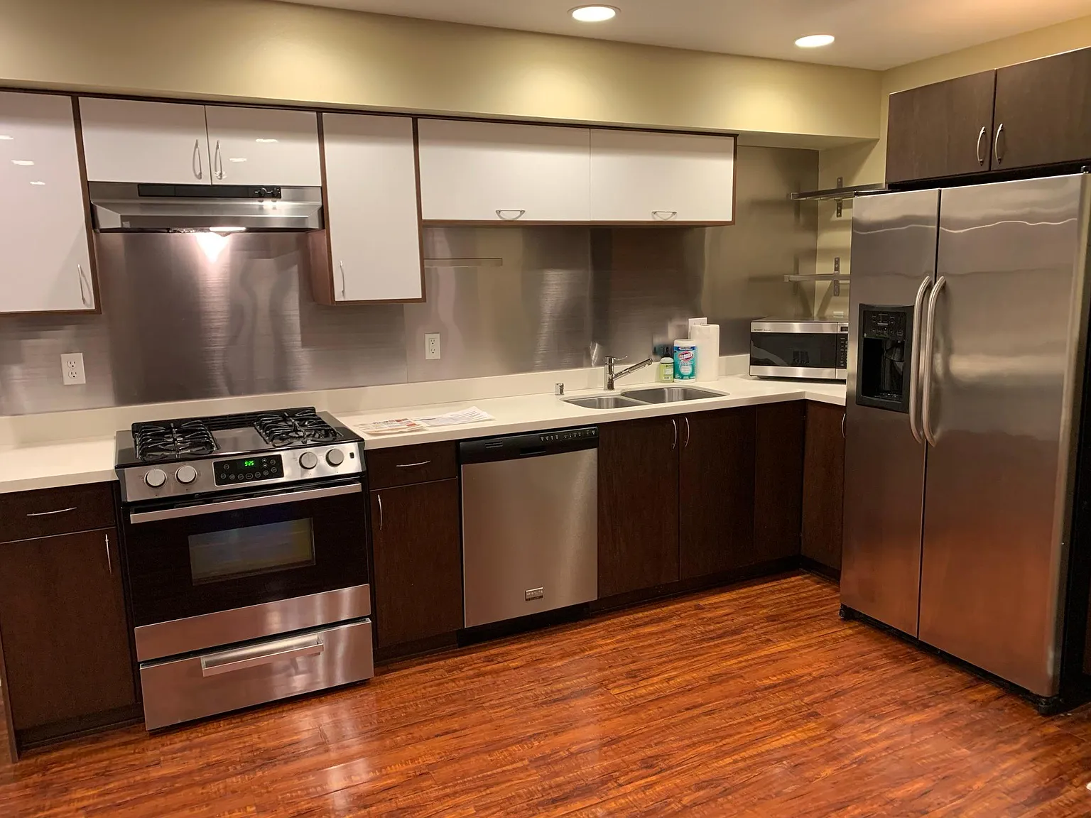 2 bed, 2.5 bath, 950 sqft, $2,990 — Photo 1