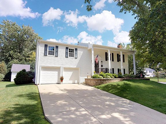 3rd image of 107 Tamworth Pl