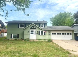 8 Sunrise Dr, New Ulm, MN 56073