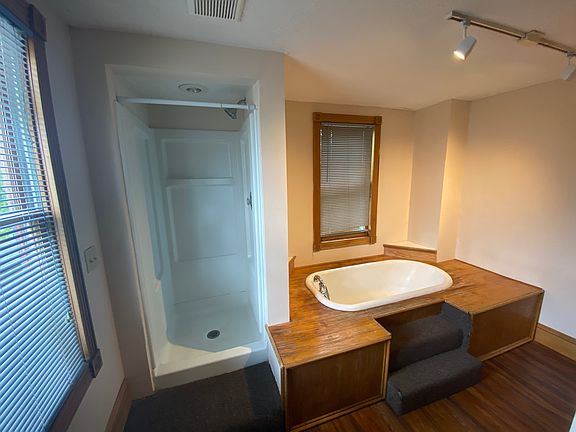 5th image of 8 Bradford St