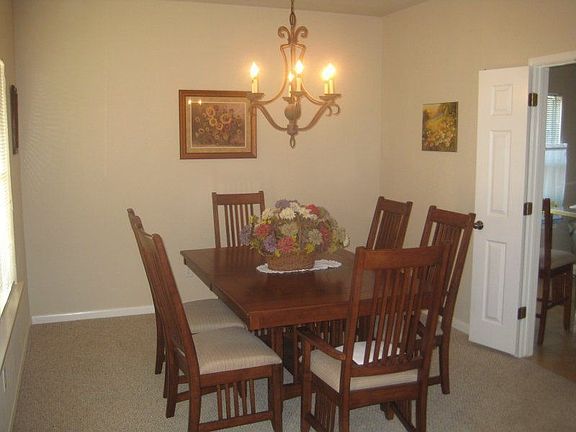 4th image of 805 Fairmont Dr
