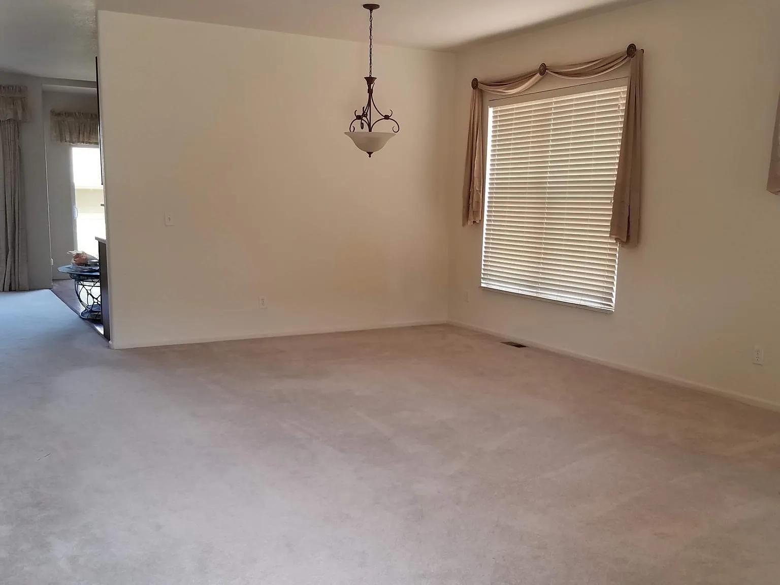 3 bed, 2.5 bath, 1870 sqft, $1,975 — Photo 4