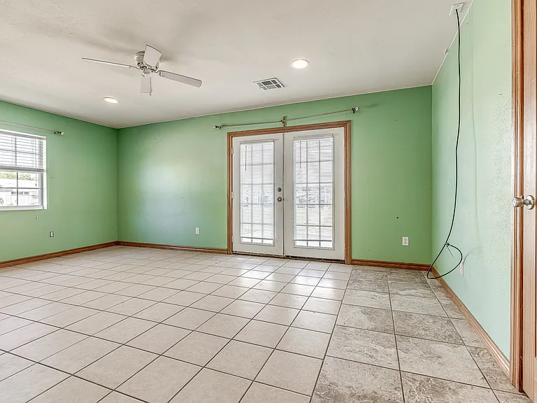20961 Holden St — Photo 34