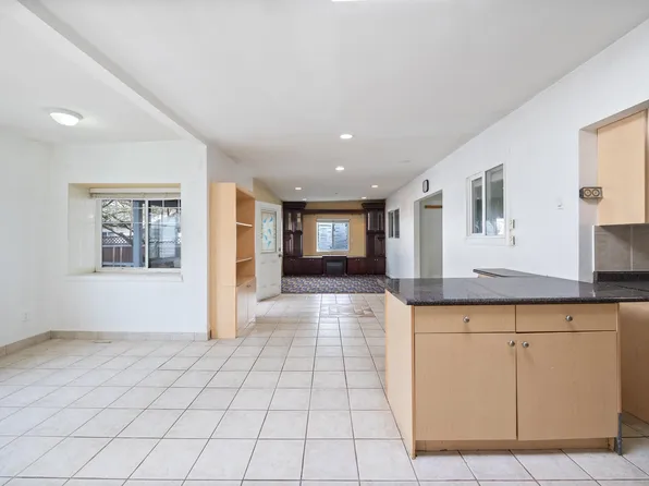 12710 113b Ave, Surrey, BC V3V 3N1