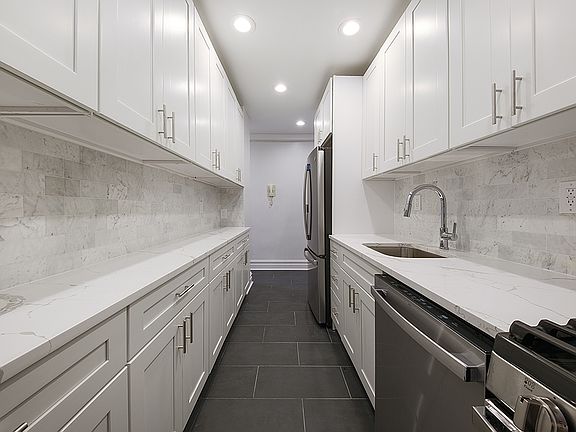 5th image of 27 W 96th St APT 10A