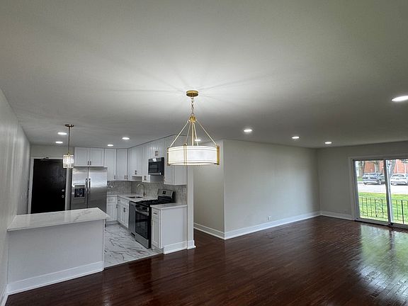 3rd image of 9561 Dee Rd APT 1A