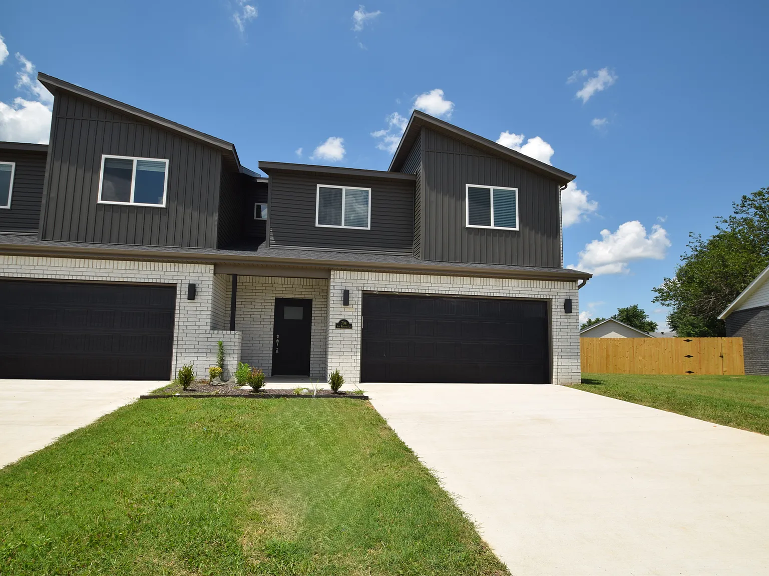 3 bed, 2.5 bath, 1601 sqft, $1,800 — Photo 1