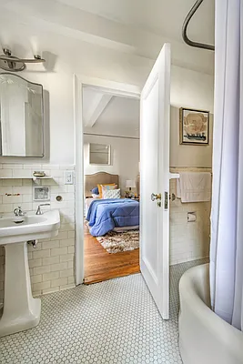 Sold by Compass | media 18