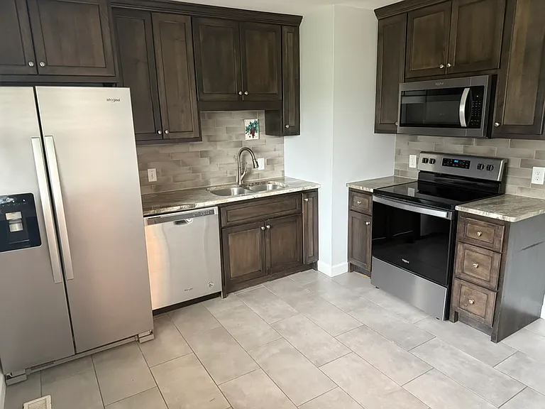 45 W South St — Photo 3