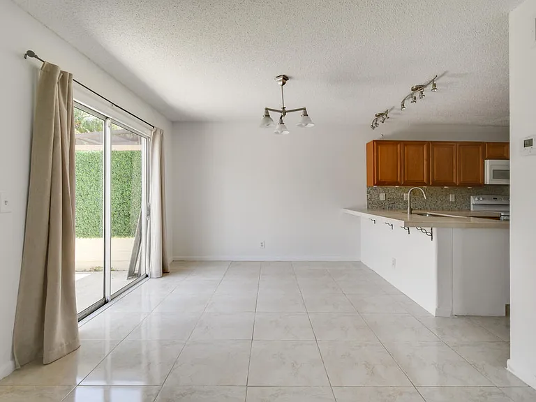 324 Maplecrest Cir — Photo 9
