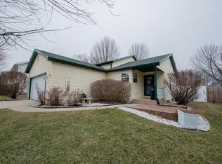 502 Killarney Ln, Valparaiso, IN 46385