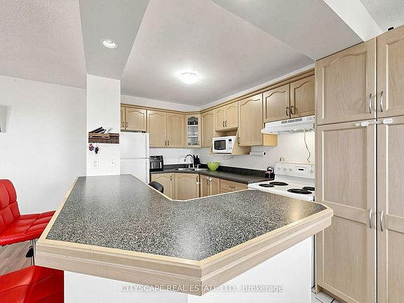 3rd image of 851 Queenston Rd #708