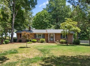 567 S Peace Haven Rd, Winston Salem, NC 27103