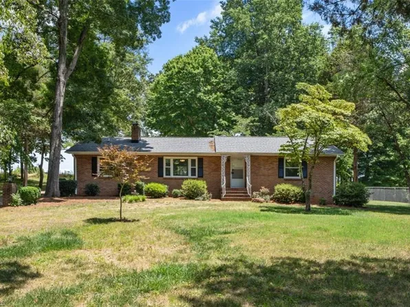 567 S Peace Haven Rd, Winston Salem, NC 27103