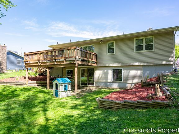 3rd image of 6953 Glencreek Dr SE
